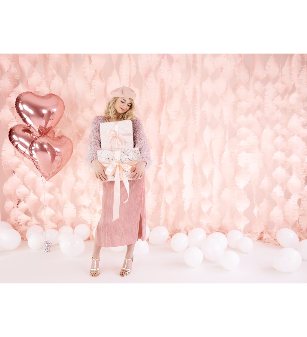 Dárkový papír se zlatými motivy