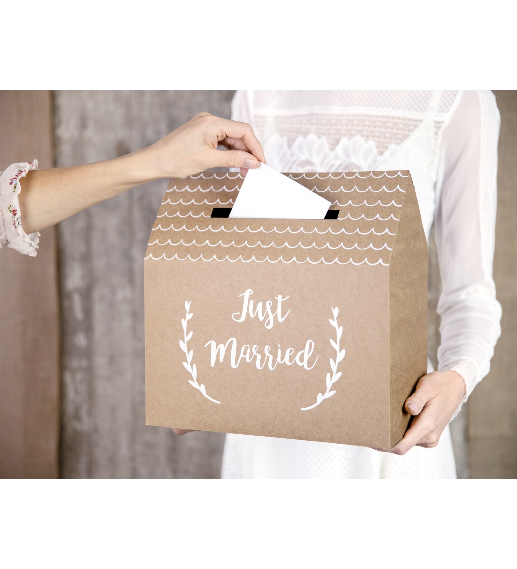 Přírodní svatební boxík s nápisem Just Married