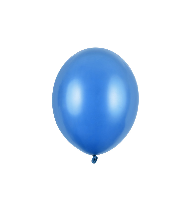 Balení modrých latexových balónků